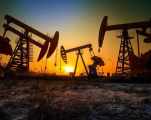 США не готові підтримати зниження цінової стелі на російську нафту - Bloomberg
