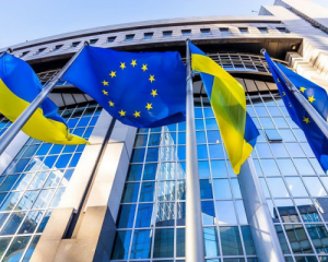 Єврокомісія ставить крапку: імпорт газу і нафти з Росії має завершитись до 2027 року