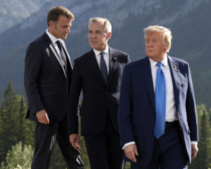 Трамп вшився з саміту &quot;Великої сімки&quot; в обійми до Путіна
