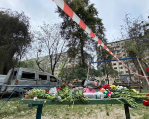 Серед руїн дев'ятиповерхівки в Києві виявили тіла 8 невідомих жертв