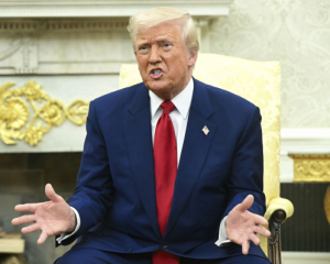 Трамп не спешит атаковать Иран, потому что сомневается в американских ракетах - СМИ