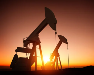 Нефть дешевеет: рынки сдерживает неопределенность по отношению к Ирану и позиции Трампа