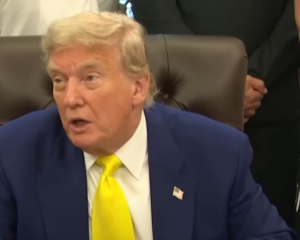 ЗМІ назвали причину дострокового від'їзду Трампа з саміту G7 та пригадали Макрона й Зеленського