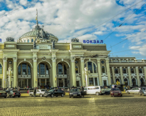 Российские дроны повредили в Одессе железнодорожный вокзал