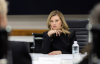 Елена Зеленская в элегантном образе с брошью провела рабочую встречу в Киеве