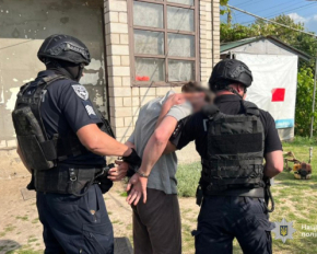 На Вінниччині чоловік загорнувся в російський прапор під час похорону воїна