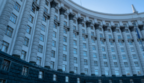 Оппозиция требует полной замены правительства, а не отдельных "кроватей"