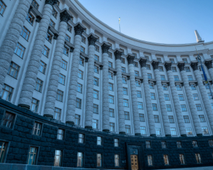 Оппозиция требует полной замены правительства, а не отдельных "кроватей"