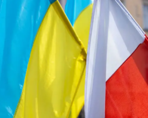 Поляки поддерживают Украину дипломатически, но скептически относятся к экономической и военной помощи: опрос