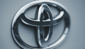 Toyota фиксирует рекордные продажи третий месяц подряд
