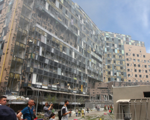 Обстрілянний рік тому "Охматдит" нарешті почали відновлювати