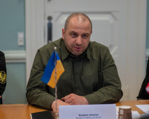 Умєров може залишитись на посаді