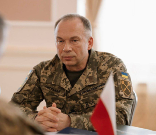 Сирський заборонив скупчення військових і техніки в навчальних центрах