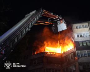 Показали последствия российского удара по 9-этажке в Одессе