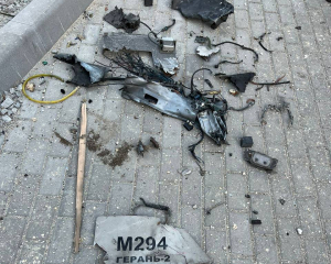 Окупанти скинули з дрона вибухівку на дідуся
