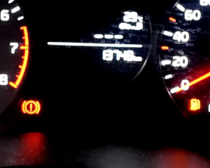 Червоні, жовті, зелені: на що вказують кольори індикаторів в автомобілі