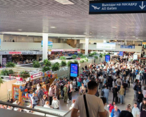 В России сотни пассажиров застряли в аэропортах из-за угрозы дронов