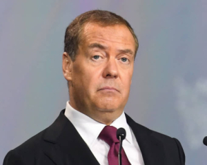 Медвєдєв погрожує очільнику НАТО Рютте сибірськими таборами