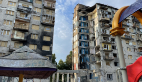 Как в разрушенных Россией домах живут люди