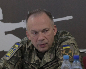 На стабпунктах не хватает медиков, полевую медицину нужно усилить - Сырский