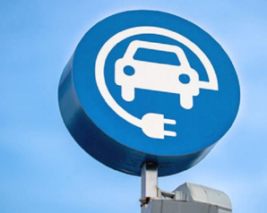Електромобільний бум: Tesla, Volkswagen і BYD підкорюють українські дороги