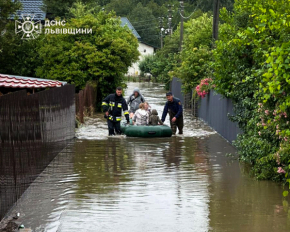 Наводнение на Львовщине: спасатели работают без остановки - фото и видео последствий