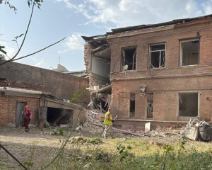 Росіяни за ніч пошкодили три медзаклади