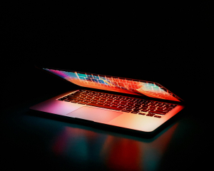 Apple відкладає реліз MacBook з M5 до весни 2026 року