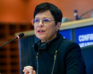 Єврокомісарка запевнила, що війна не стане перешкодою для вступу України до ЄС