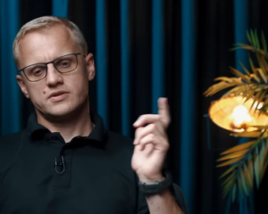 Шабунін після 15-годинних обшуків назвав Зеленського "царем" та звинуватив у корупційному авторитаризмі