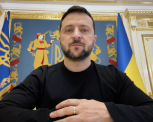 Зеленський підписав закони про громадянство, трибунал і міни