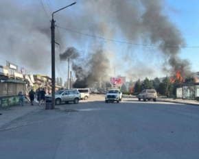 Росіяни скинули 500-кілограмову авіабомбу на ТЦ у центрі Добропілля і вбили двох та поранили ще 14 людей