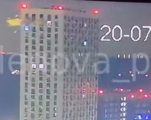 Безпілотники атакували Москву та область: пожежі, зупинені аеропорти