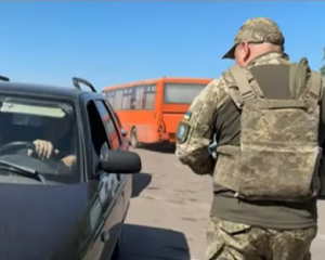 По категориям и для избранных: в &quot;Слуге народа&quot; рассказали, как будут выпускать за границу мужчин в возрасте до 25 лет