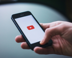 Связаны с РФ и КНР: YouTube удалил более 10 тыс. пропагандистских каналов
