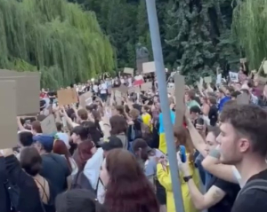 &quot;Янукович закончил плохо&quot;: в Киеве и других городах Украины проходят акции против принятого Радой законопроекта по НАБУ и САП