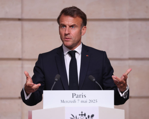 Макрон подал в суд на блоггершу из-за клеветы на его жену