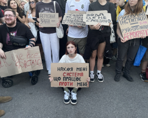 &quot;Україна - не Росія&quot; - тисячі людей вийшли на вулиці проти змін до САП і НАБУ