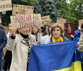 Провокації влади, "ганьба" Тимошенко і Безугла в натoвпі: як українці під під Радoю вимагали повернути незалежність НАБУ і САП