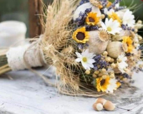 Святкуємо Маковія: добірка найтепліших вітальних листівок з Медовим Спасом