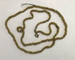 Археологи знайшли намисто давньої модниці на Волині: прикрасу з 289 скляних кульок виявили у княжому місті