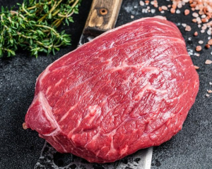 Сохранит текстуру и сочность: как размораживают мясо профессионалы