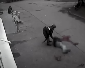 Журналісти показали відео розстрілу цивільного в Бучі та мародерства російських військових