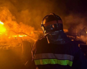 Ворог вдарив по Сумщині: виникли пожежі, є поранені