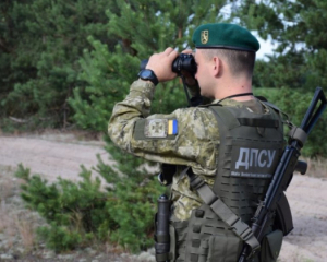 На Закарпатті прикордонник під час служби вистрілив у себе з пістолета