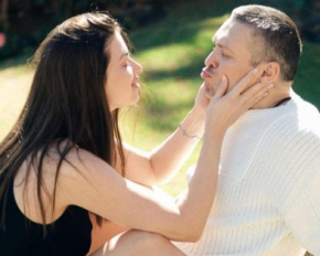 Жена  Усика тронула сеть новыми фотографиями боксера с дочерью