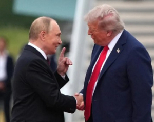 Червона доріжка для ізгоя: що подарував Трамп Путіну