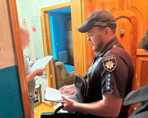 Поліцейські викрили лікарів, які &quot;продавали інвалідність&quot; за $2 тис.