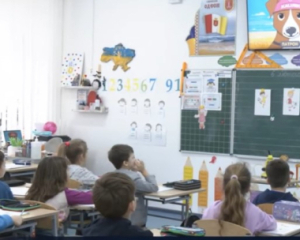 В Минздраве разъяснили, почему детей без прививок не будут пускать в школу в случае эпидемии