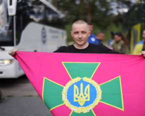 Живі, вільні, вдома: СБУ опублікувала зворушливе відео обміну полоненими